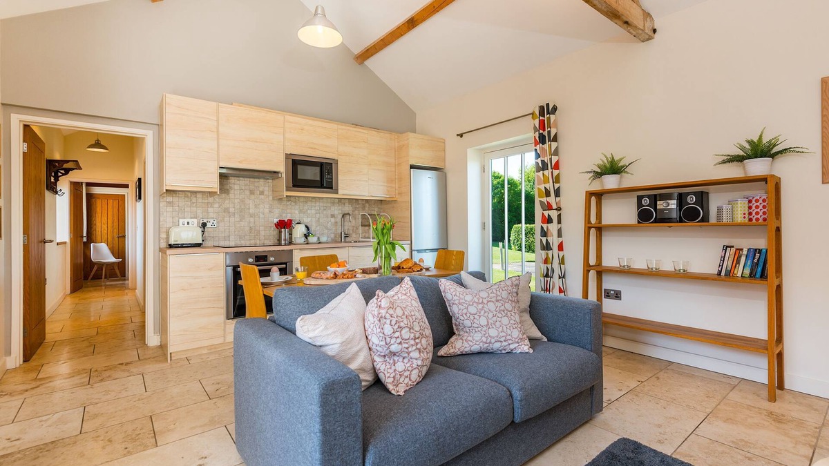 Sculthorpe Cottage | Cosy converted barn, luxury indoor heated pool tennis courts and close to north Norfolk beaches.