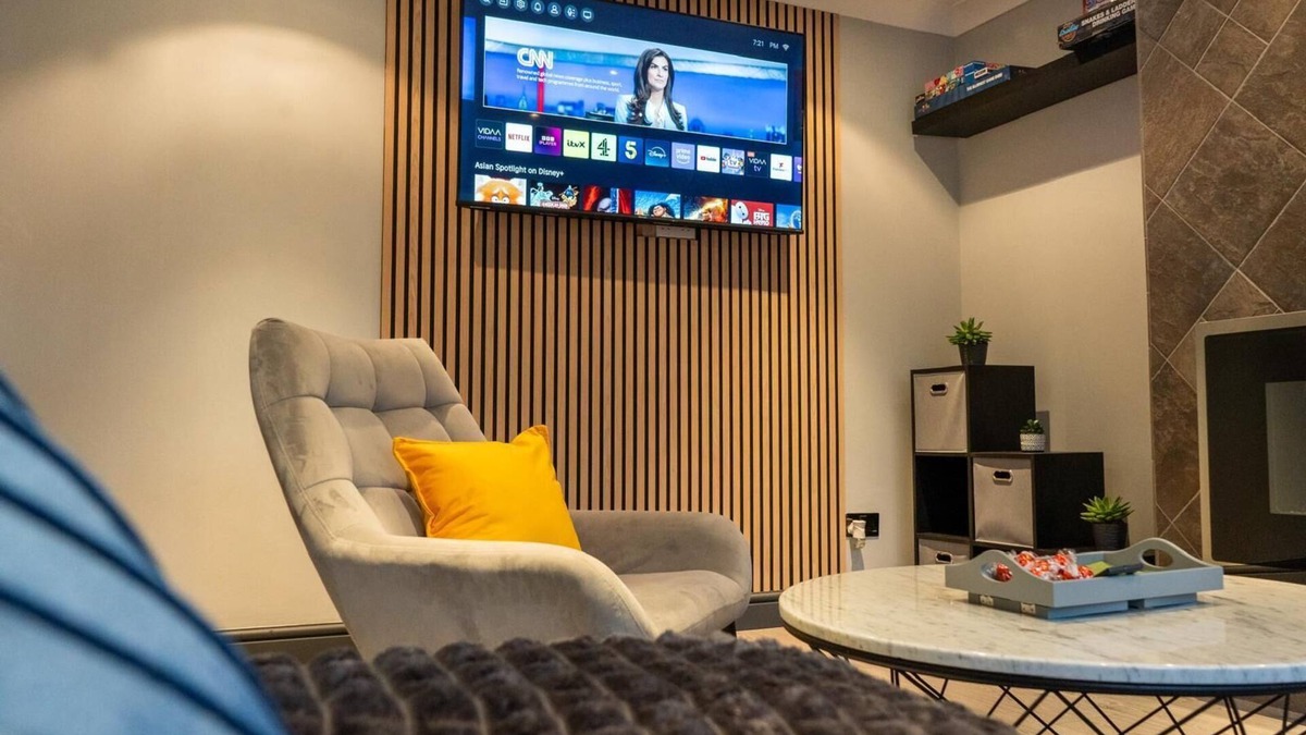 Dadlington House | Cosy Corner Coventry - Modern w/Jetted Tub/Garden