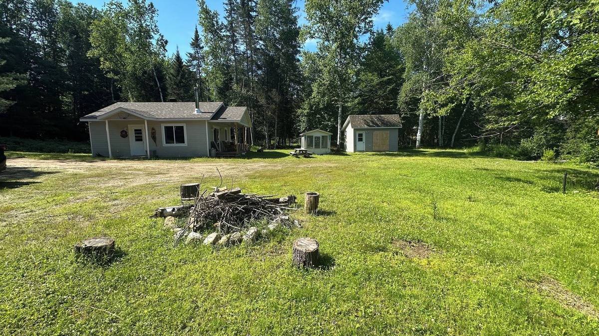 Chute-Saint-Philippe Ski Chalet | Cosy cottage in the heart of nature with stream, footbridge and private island