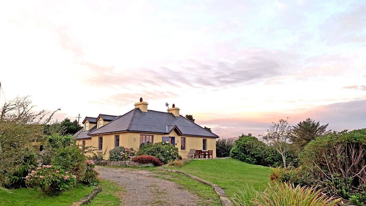 Connemara Cottage | Cosy cottage 5 min drive from Roundstone