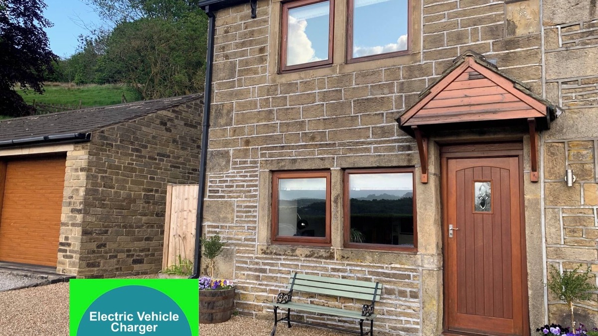 Oxenhope Cottage | Cosy cottage for two with secure parking and EV charging