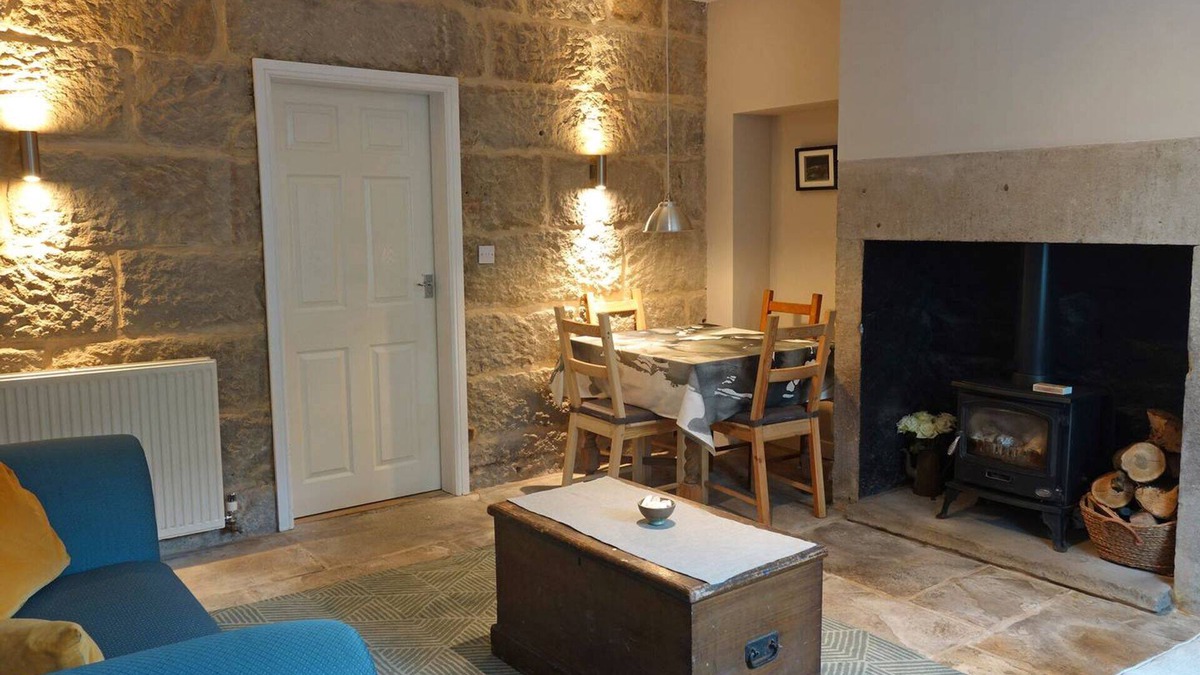 Wadsworth Cottage | Cosy cottage, Hebden Bridge centre, near Rail Station