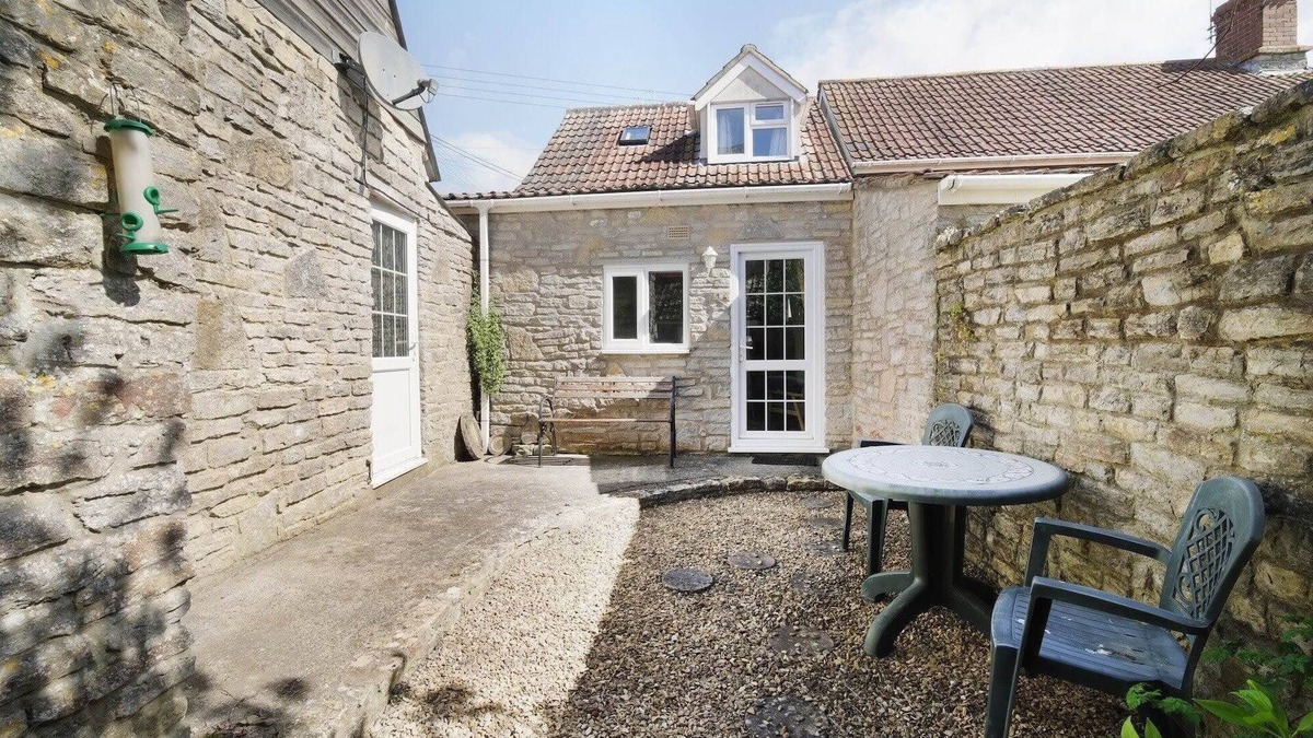 Kingsdon House | Cosy Cottage in Idyllic Village, Private Parking