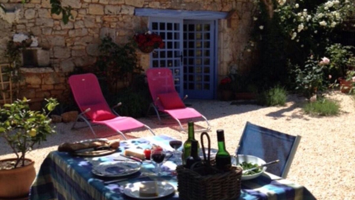 Montcabrier Cottage | Cosy cottage in small charming 13c walled village.