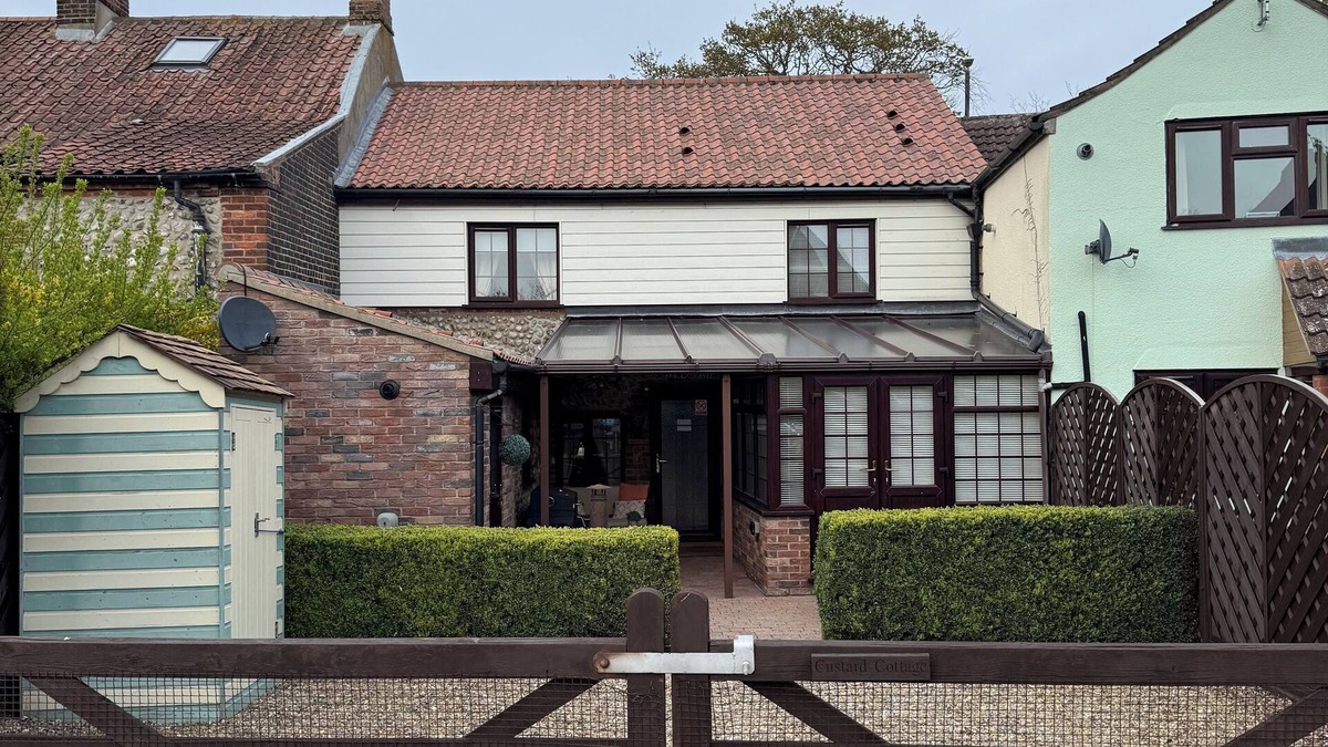West Runton Cottage | Cosy cottage in west runton, close to the beach, pet friendly