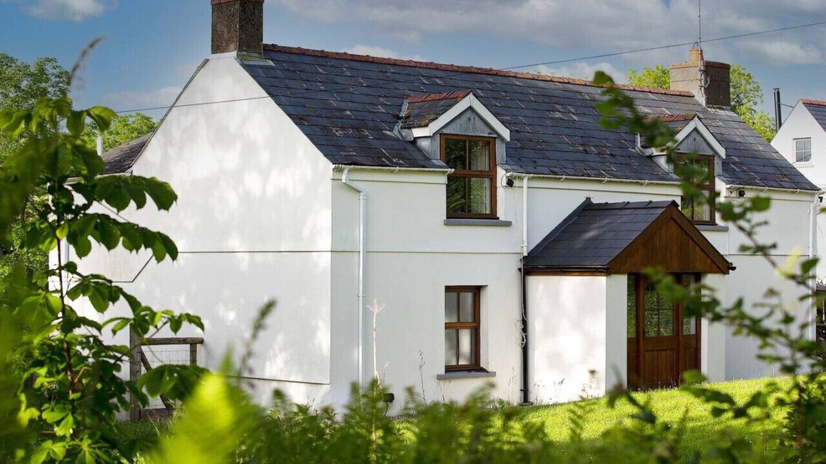 New Moat Cottage | Cosy Cottage in Wild Countryside by Llys-y-Fran