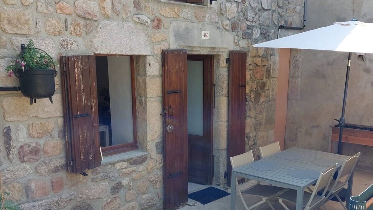 Saint-Julien-Labrousse House | Cosy cottage "La Grange