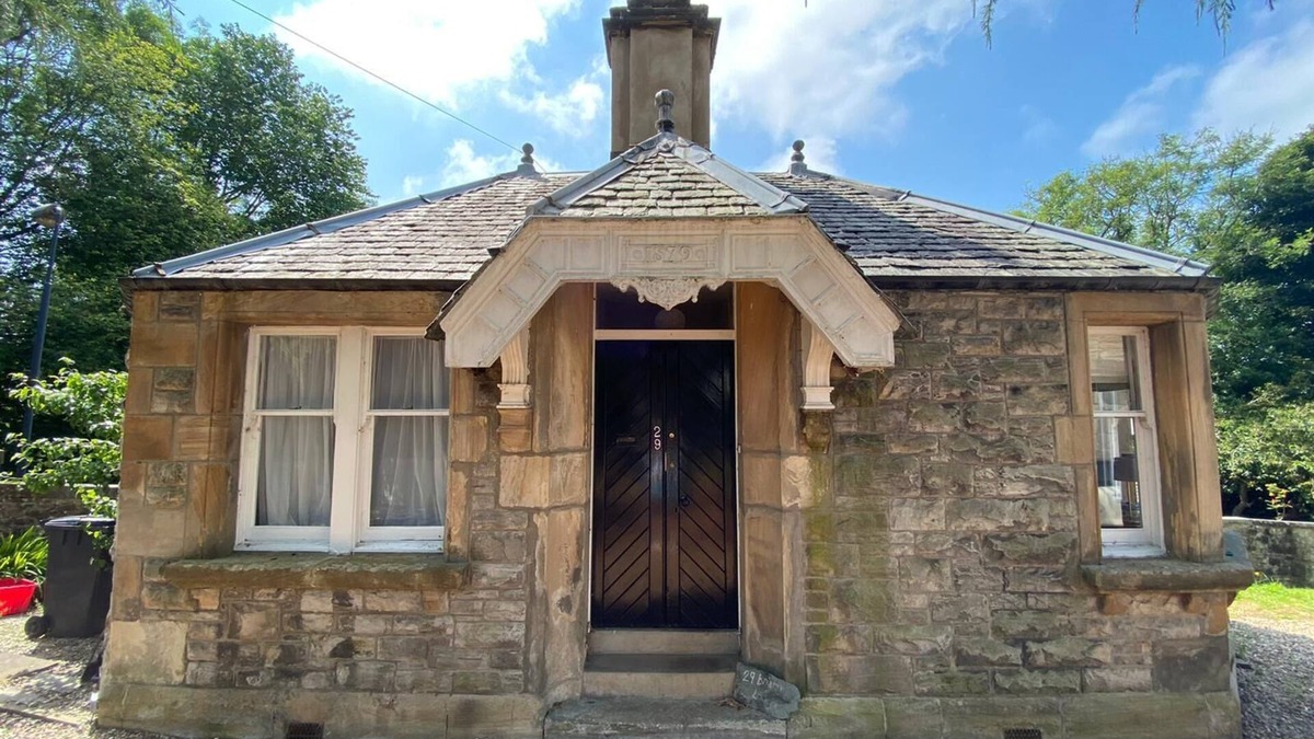Polton Cottage | Cosy cottage located 25 minutes from Edinburgh City Centre