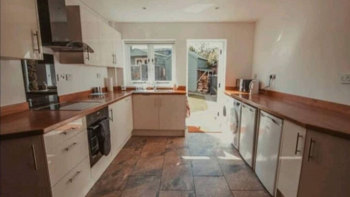 Sudbury House | Cosy Cottage Mid Town on Quiet Road