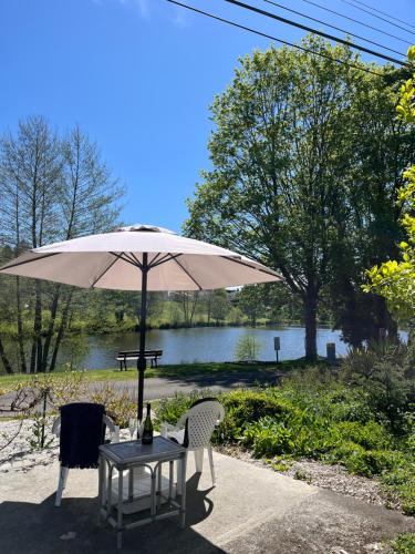 Ecuras House | Cosy Cottage on the Lake