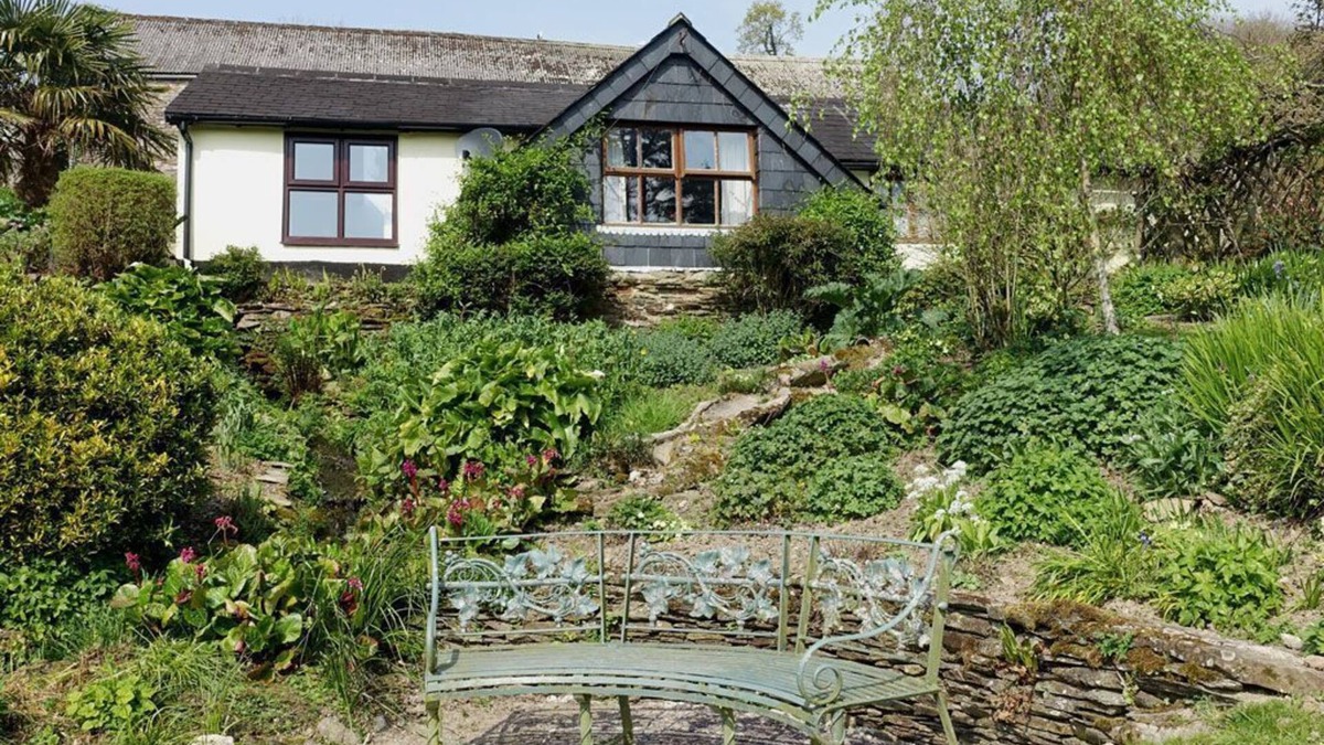 Bugford Apartment | Cosy cottage, rural location, beautiful landscaped gardens with pond and lake