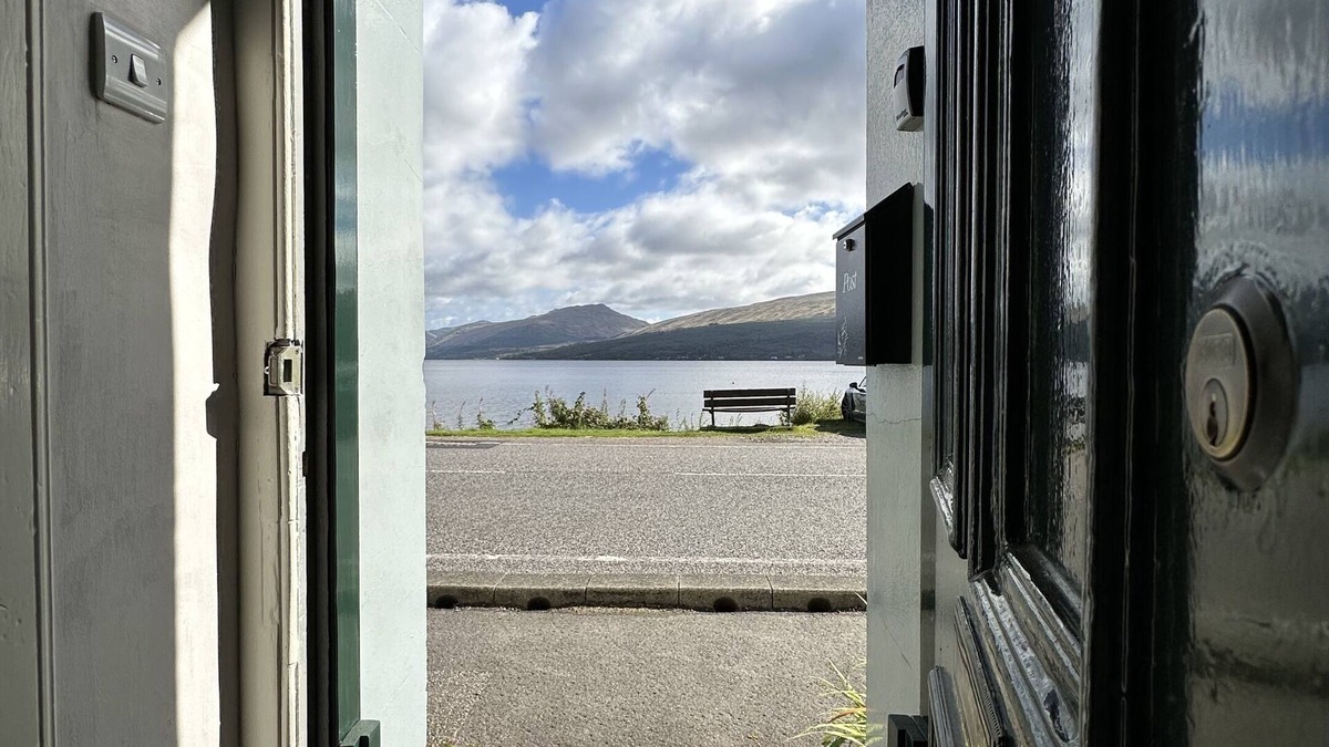 Inveraray Cottage | Cosy Cottage Stunning Loch Fyne Views &Wood Burner
