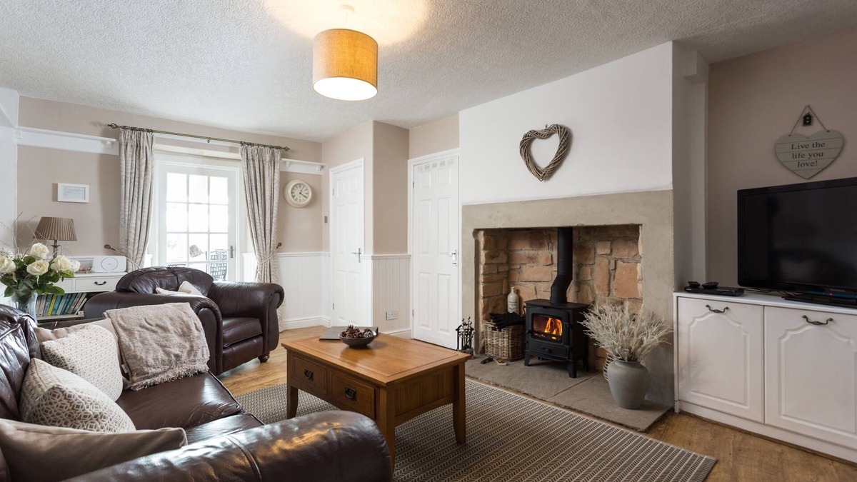 Glanton Cottage | Cosy cottage with delightful private garden and summerhouse.