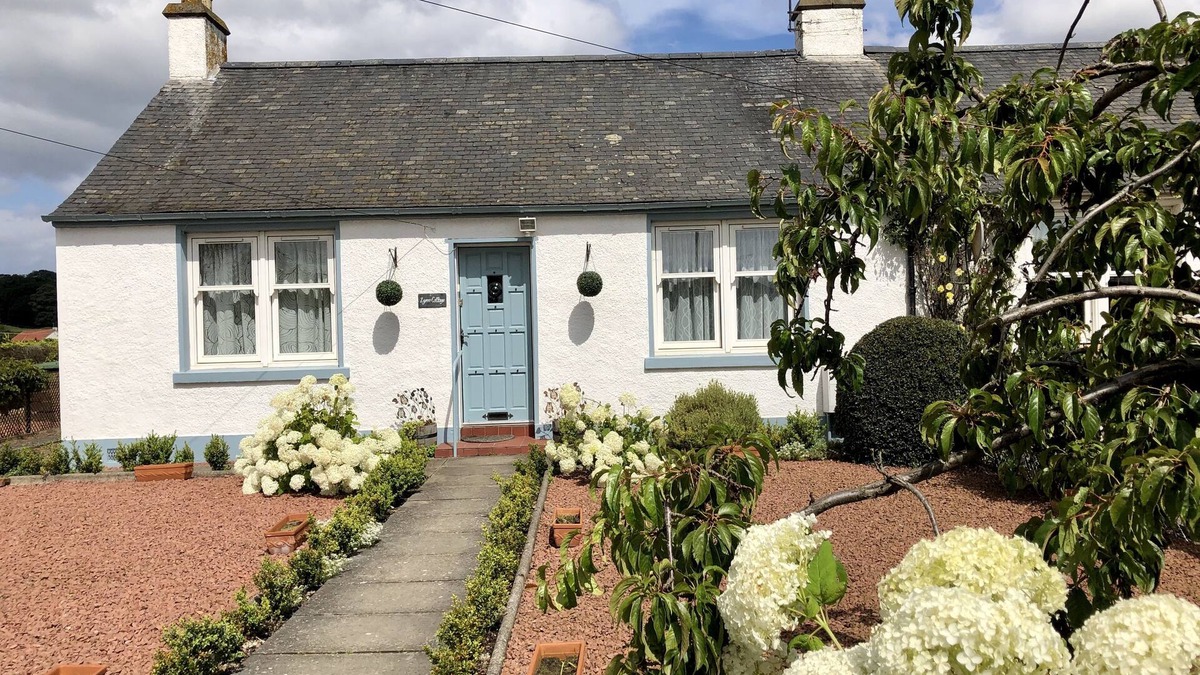 East Linton House | Cosy cottage with stunning farmland views in picturesque village of East Linton