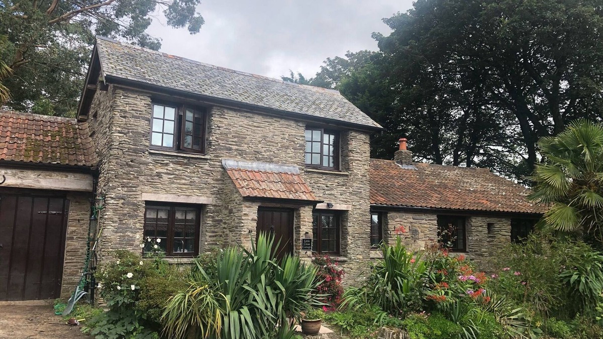 Barnstaple Cottage | Cosy cottage with hot tub and outdoor space