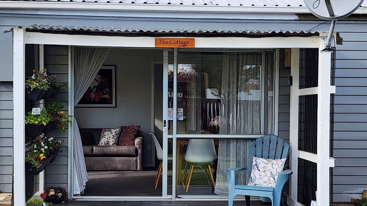 Amberley Cottage | Cosy cottage with wineries and cafes within close proximity