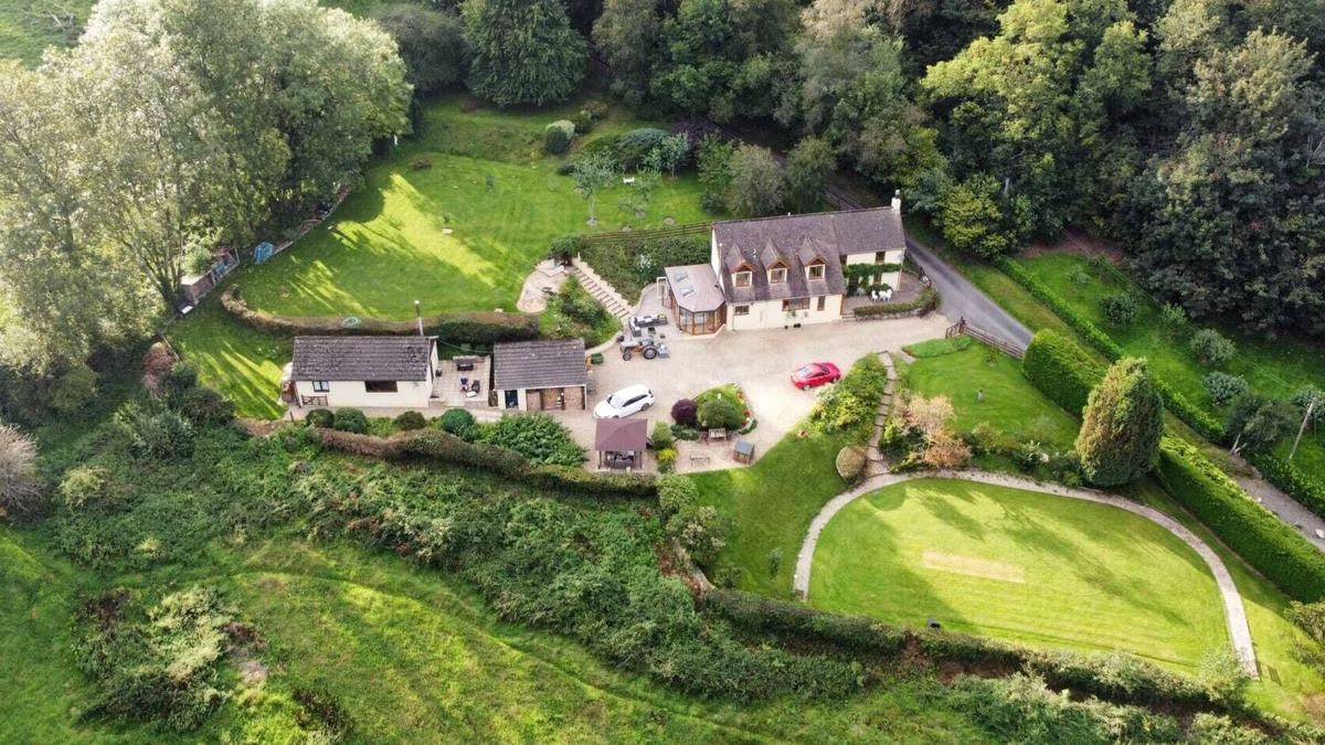 Llandysul Cottage | Cosy country cottage, sleeps 4 , pet friendly.