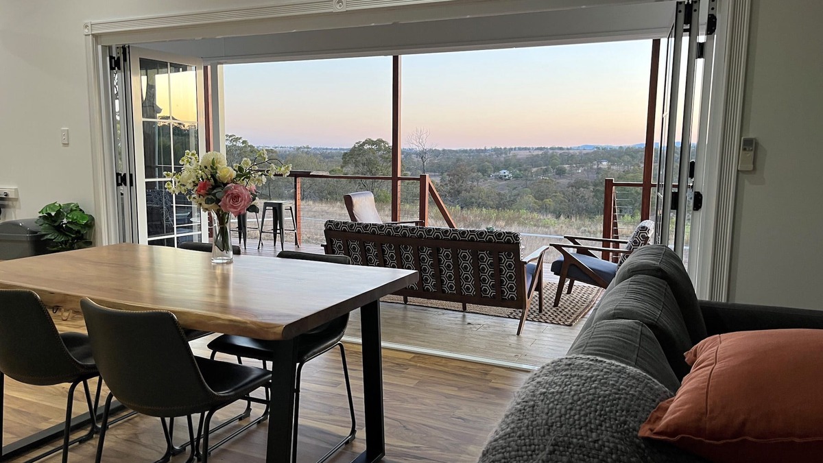 Haly Creek Cottage | Cosy Country Cottage - Bunya Views - Dog Friendly