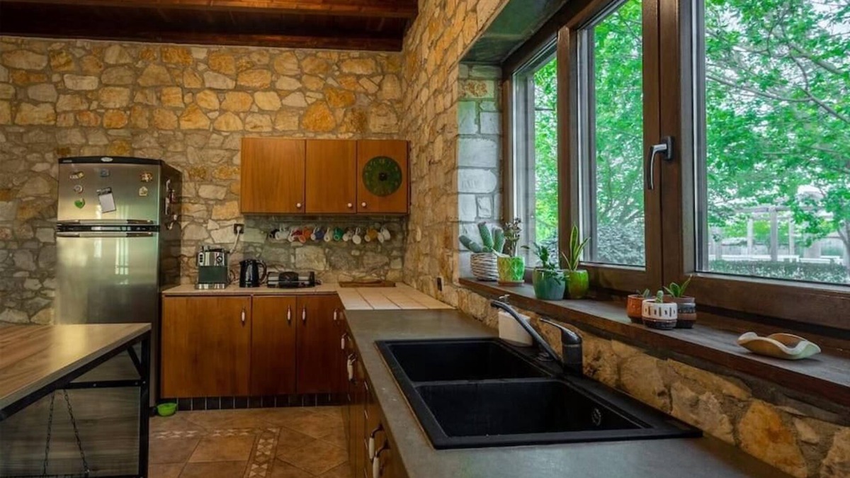 Larissa Other | Cosy country house. Family - sized place.