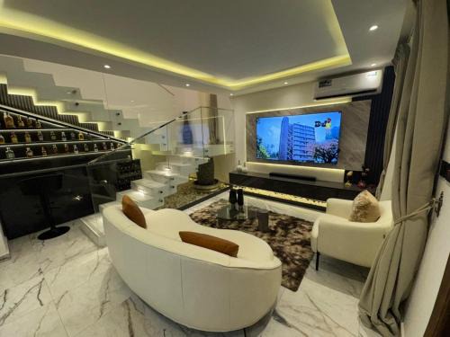 Aburi House | Cosy Crest Apartments