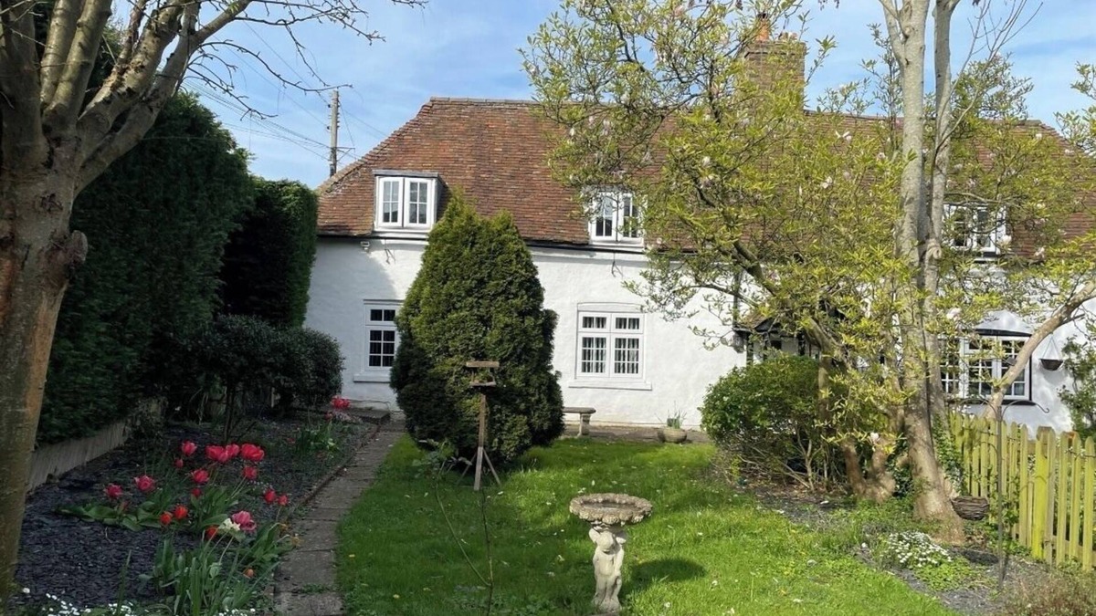 Langdon Cottage | Cosy Daffodil Cottage Getaway