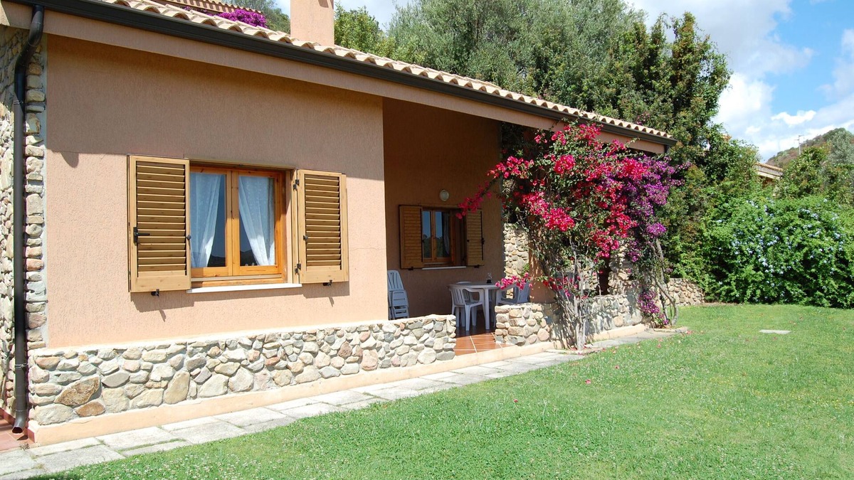 Costa Rei House | Cosy detached villa with private garden and stunning sea view