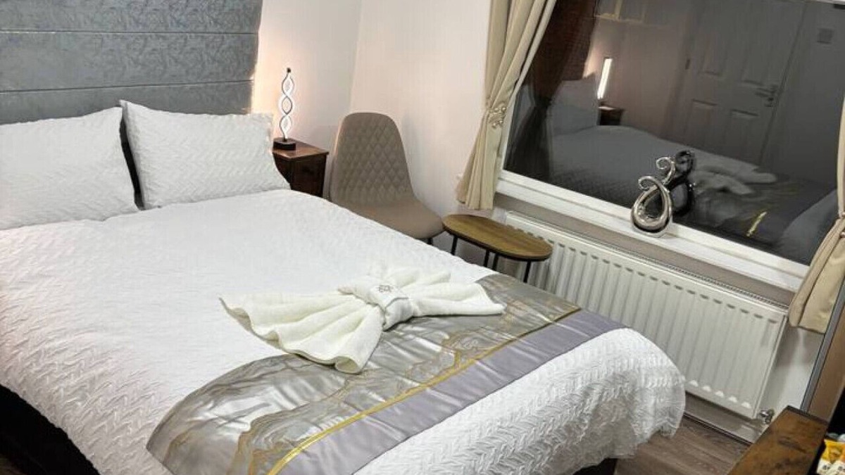 Doncaster House | Cosy Ensuite Room 4 (self check-in) Doncaster