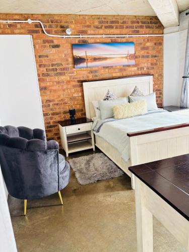Downtown Johannesburg Apartment | Cosy escape Balcony High speed WiFi Amenities