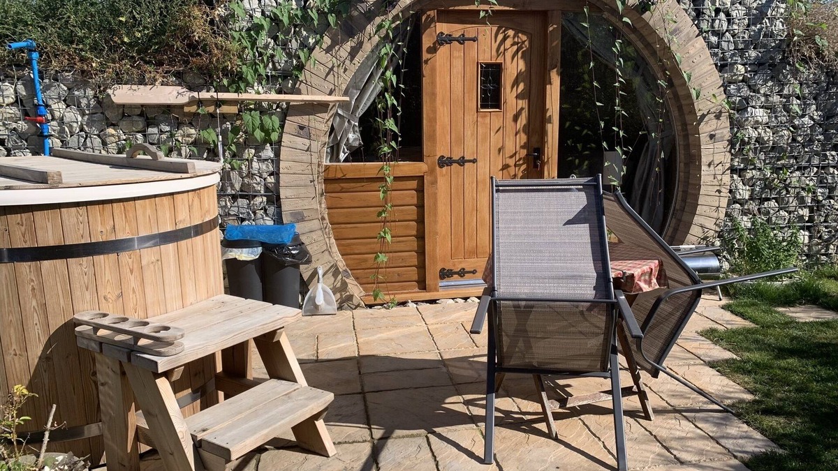 Minster on Sea House | Cosy Escape Heated Luxury pod and hot tub