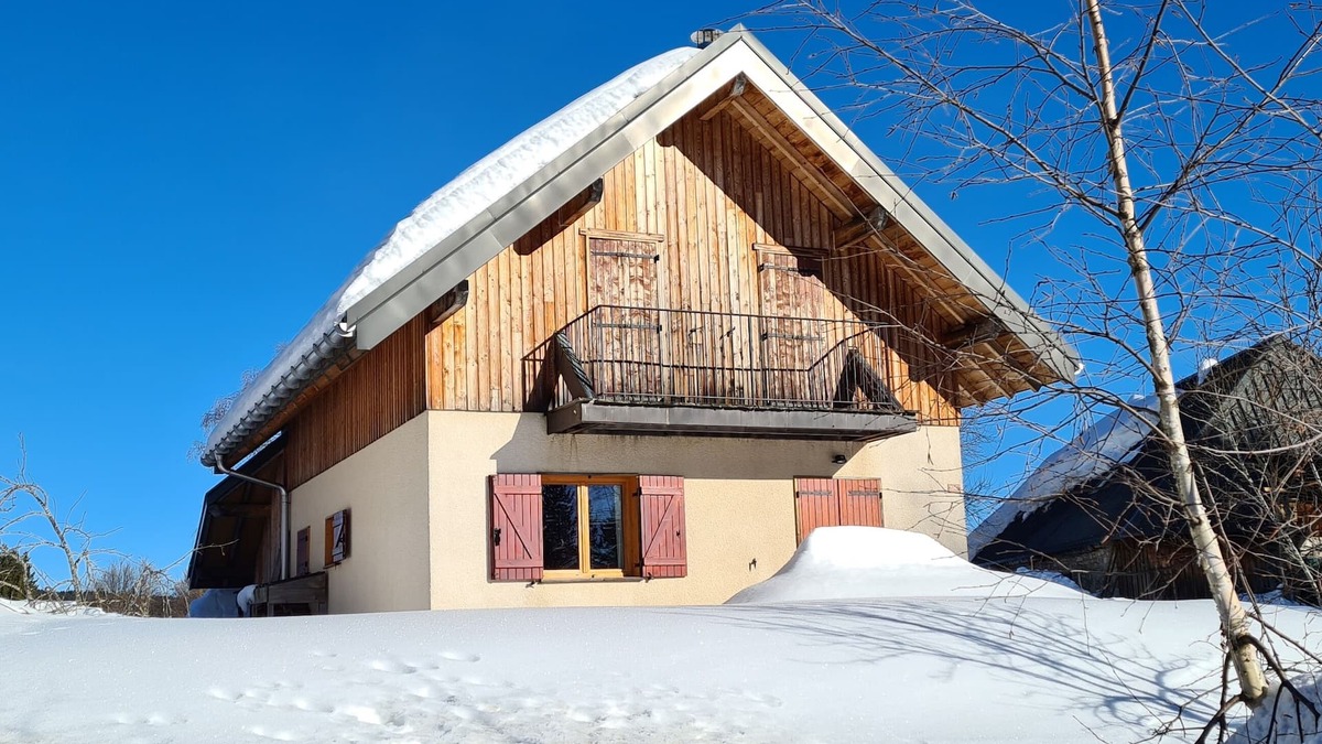 La Feclaz Ski Chalet | Cosy family chalet in La Féclaz, on the Plateau Sud.