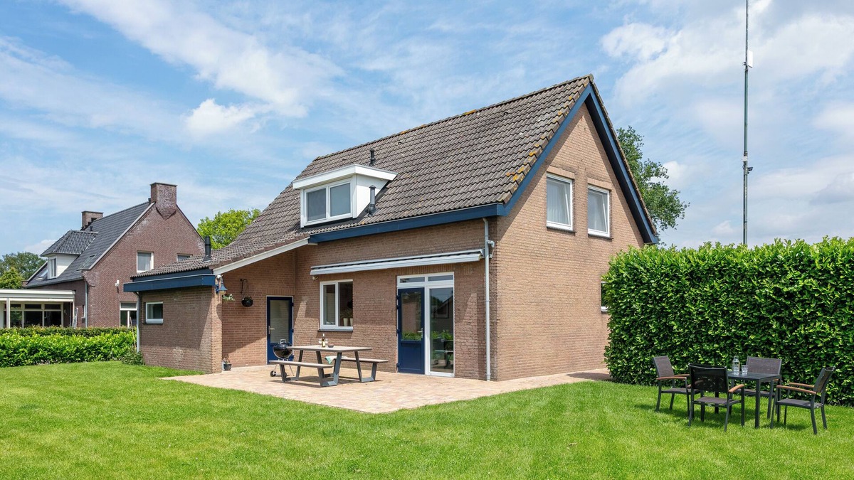 Oploo House | Cosy family home near a farm