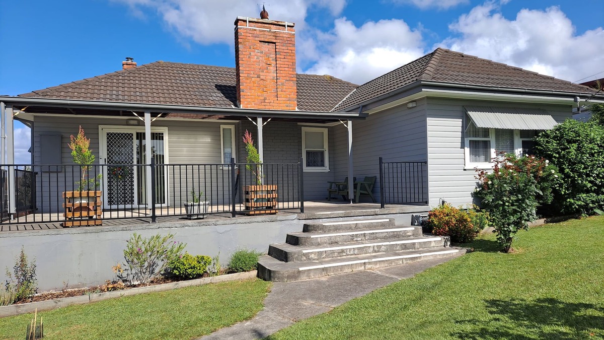 Orbost House | Cosy family home, walking distance to shops and cafes.