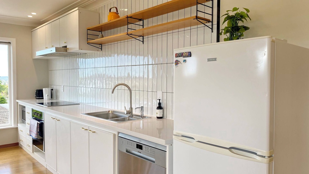 Massey House | Cosy family house in Massey with Good View