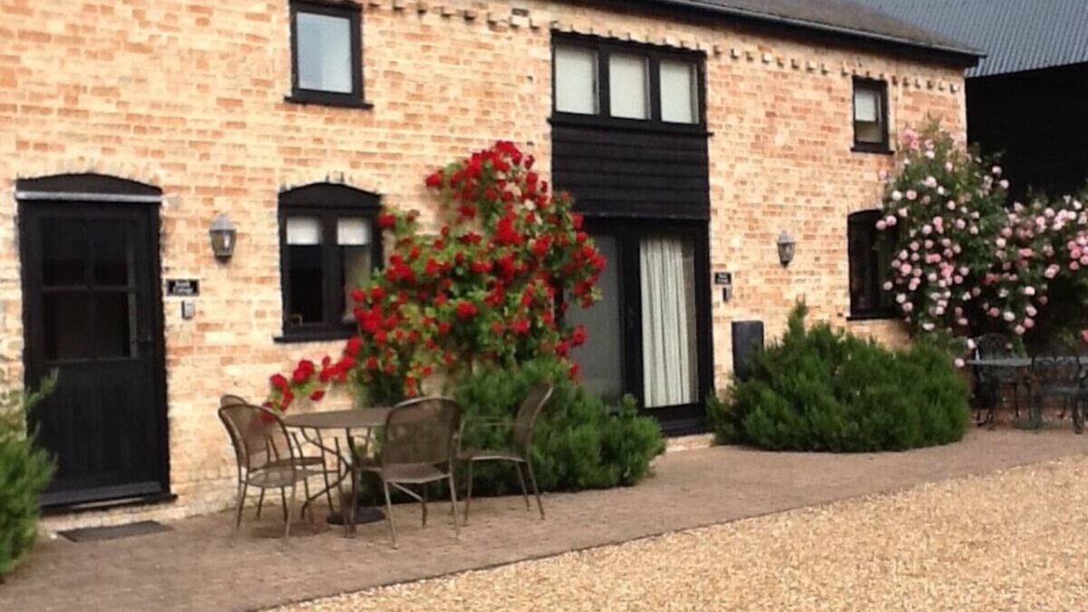 Cambridge Cottage | Cosy farm cottage in charming peaceful village