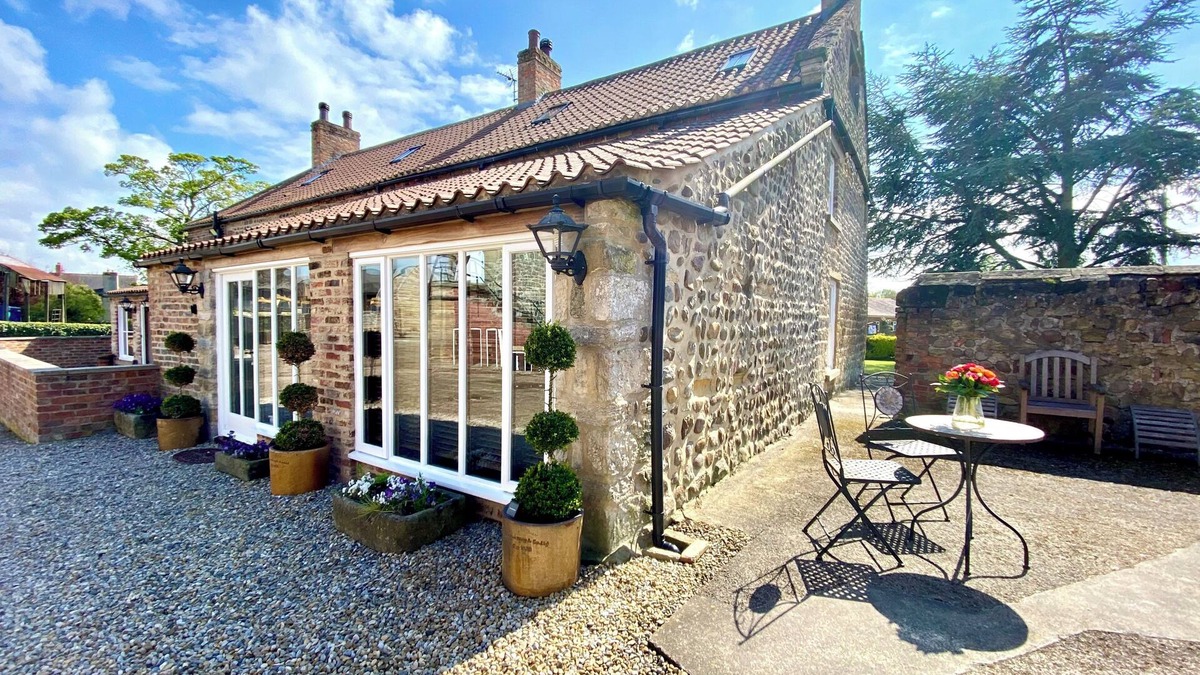 Ripon Cabin | Cosy Farm Lodge in Melmerby Village, Ripon