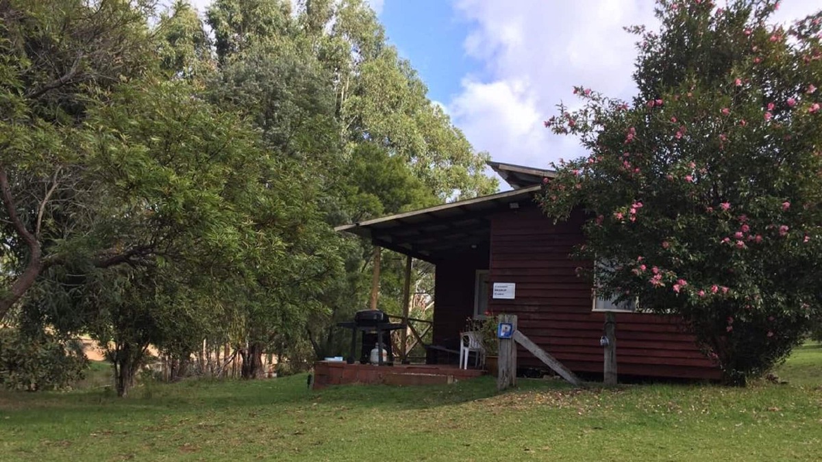 Channybearup Cabin | Cosy farm stay cabin. Centrally located to Pemberton & other tourist attractions