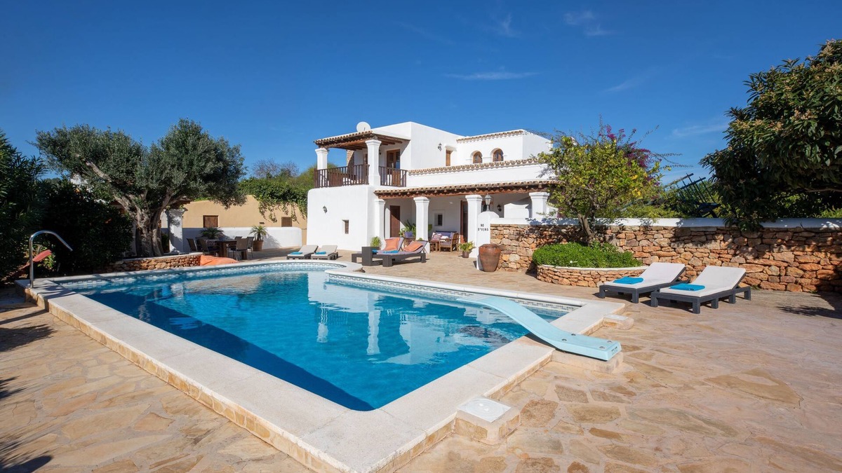 Sant Carles de Peralta Villa | Cosy Finca with Pool, Padel Court and Football Field - Can Gat Ibiza