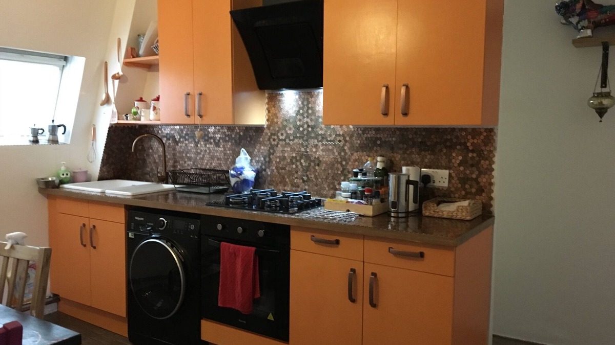 Dagenham Apartment | Cosy Flat, Allocated on the Second Floor of the Building With a Romantic Sunset