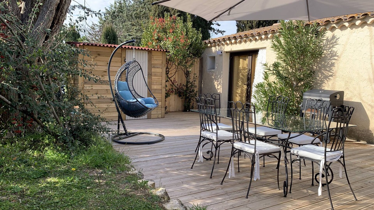 Ventabren Apartment | Cosy flat - charming T2 private garden in the countryside. very quiet and bright