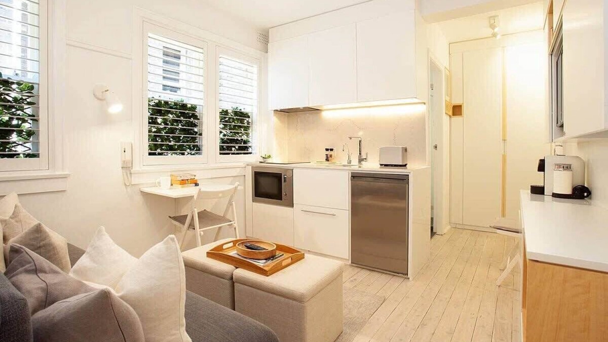 Rushcutters Bay Apartment | Cosy Flat in Art Deco Building Minutes From City