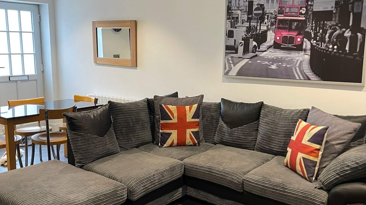 Sutton Apartment | Cosy Flat in Sutton with Parking free