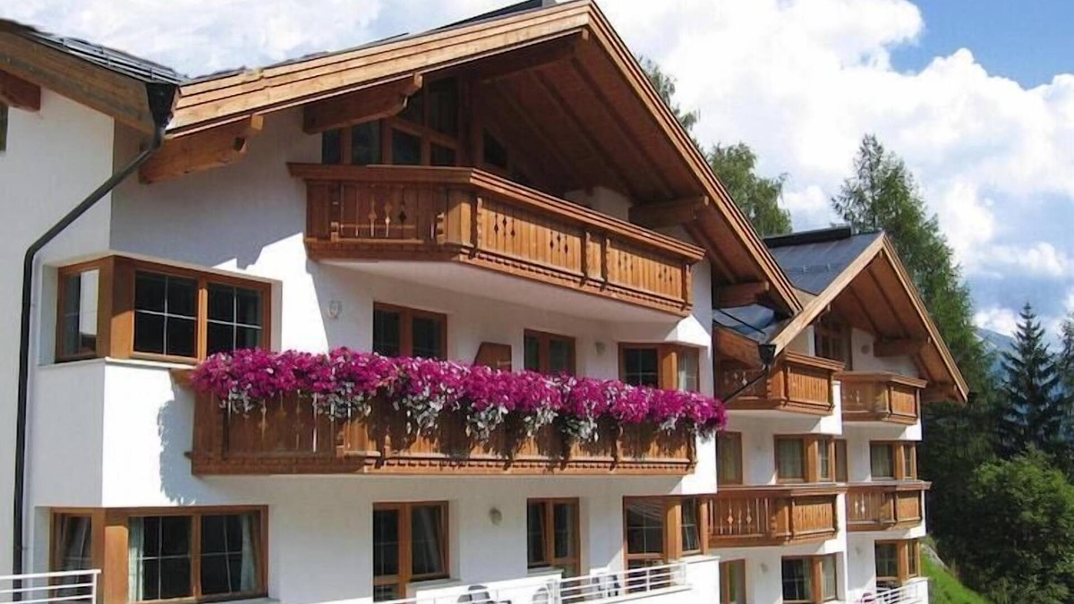 Sankt Anton am Arlberg Apartment | Cosy flat with balcony or terrace