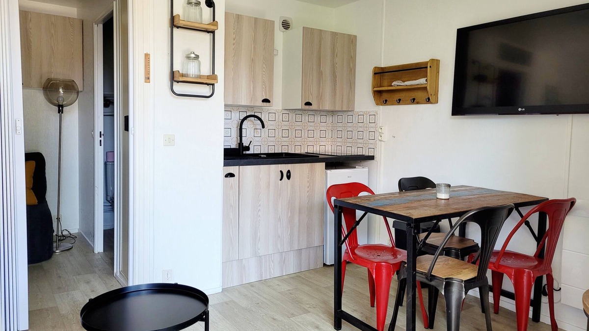 Merville-Franceville-Plage Apartment | Cosy seaside apartment