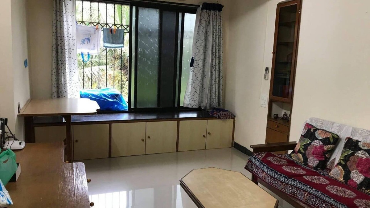 Bandra West Apartment | Cosy furnished bedroom in an apartment in Bandra