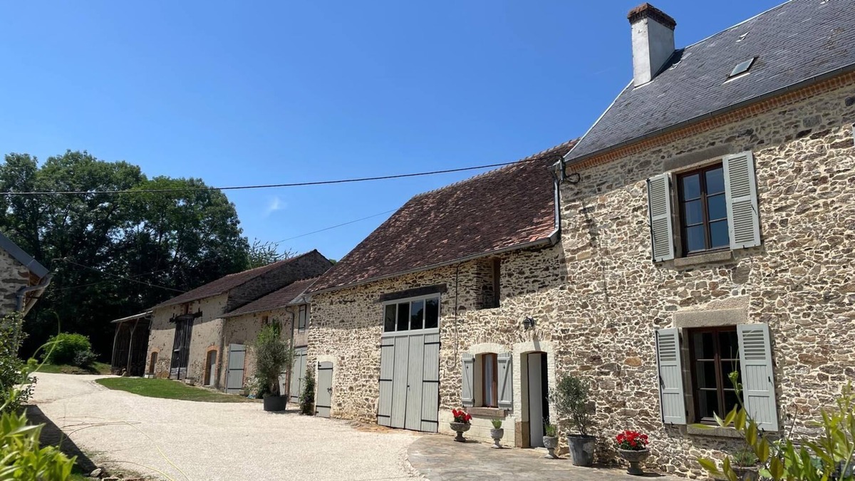 La Chatre-Langlin Cottage | Cosy Gite, Private Pool, meadow and riverside fishing.
