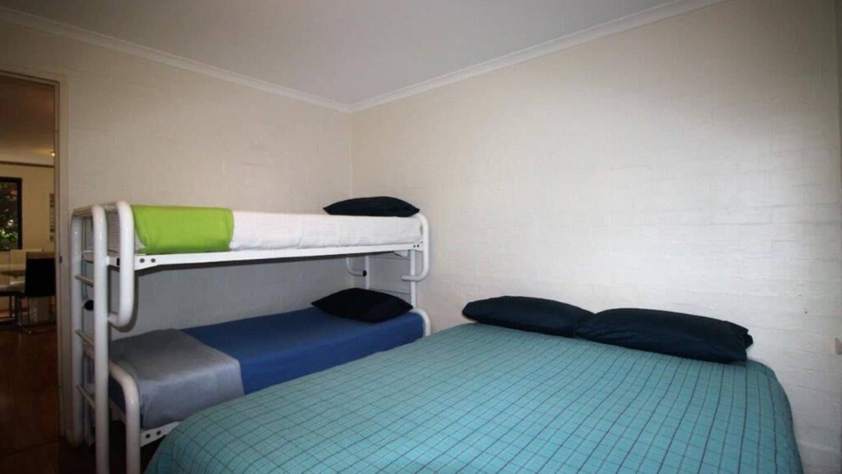 Boomerang Beach Apartment | Cosy ground floor beach side apartment with linen provided