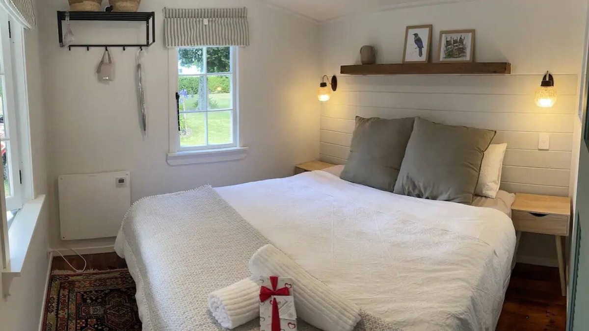 Wanganui District House | Cosy guest sleep out with sauna on dairy farm