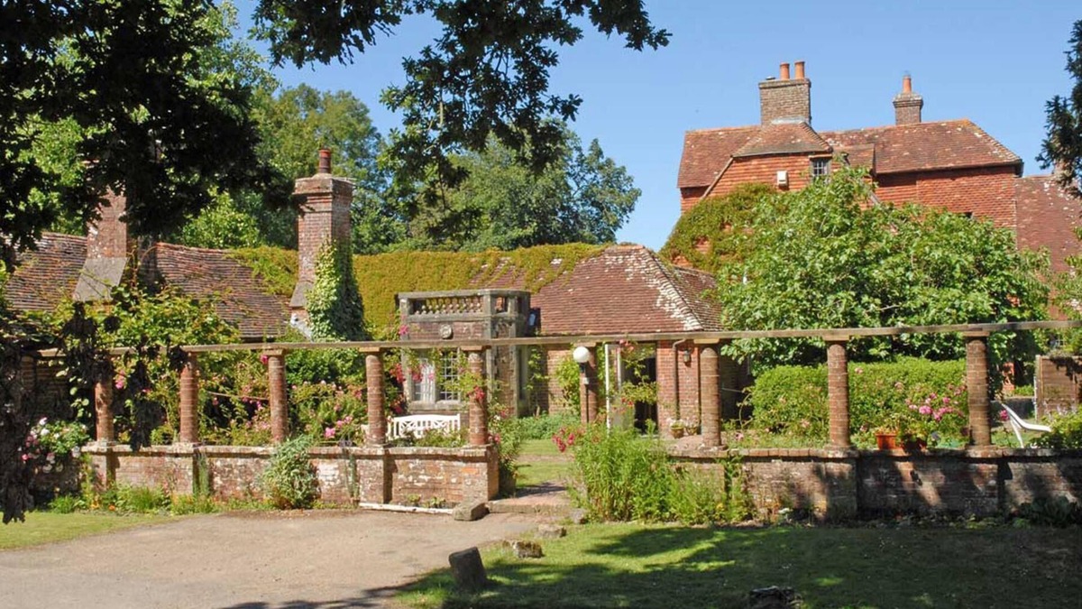 Chiddingly House | Cosy Historic Wing - Private Indoor Pool, Perfect Country Retreat