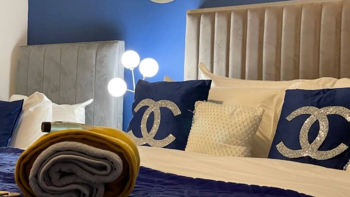 Motherwell Apartment | COSY HLA HOLYTOWN APARTMENT