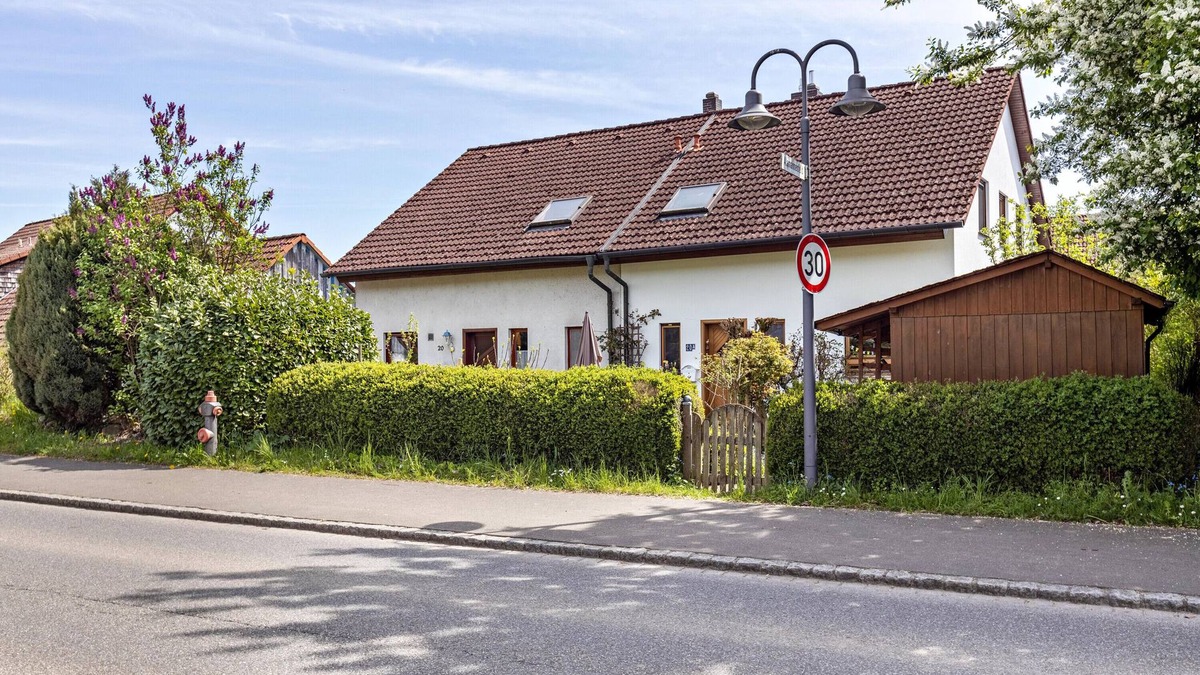 Singen Apartment | Cosy Holiday "Alina" with Outdoor Sitting in the Garden and Wi-Fi